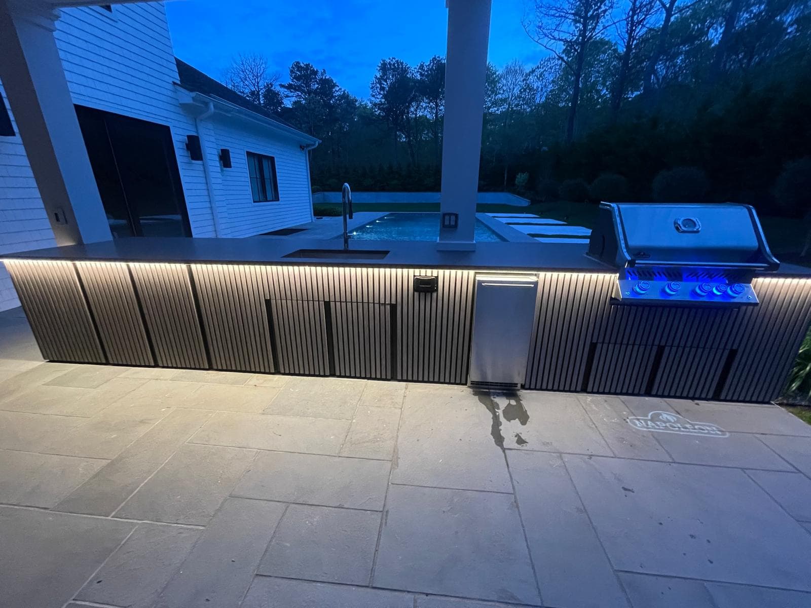 Outdoor Kitchen Materials Built for New York Weather